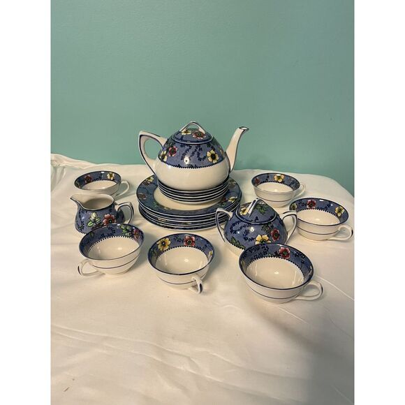 Wedgwood England‎ 22 Piece Set Ivory Flower Dinner/Dessert Plates Tea Set